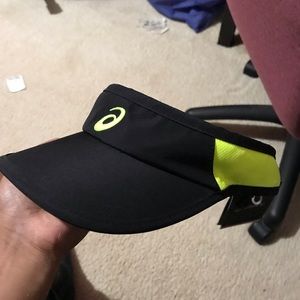 ASICS “MAD DASH VISOR”